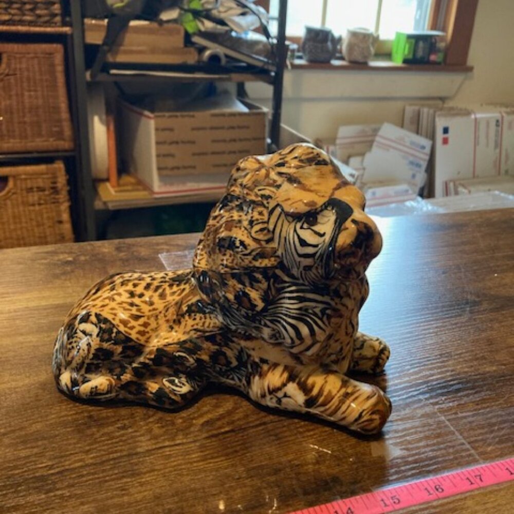La Vie safari African lion figurine
